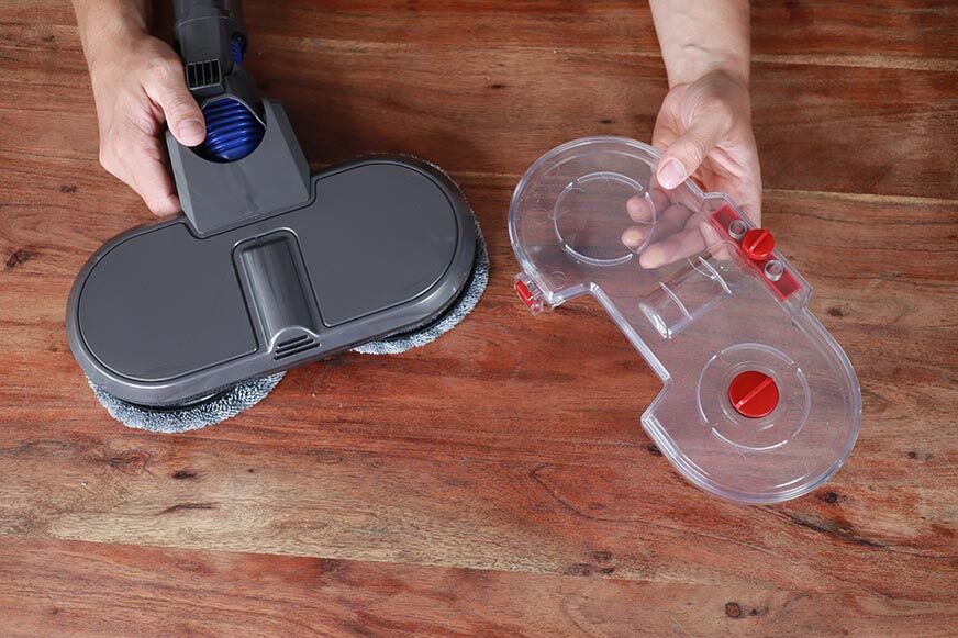 Der Dyson Wischaufsatz mit Wassertank