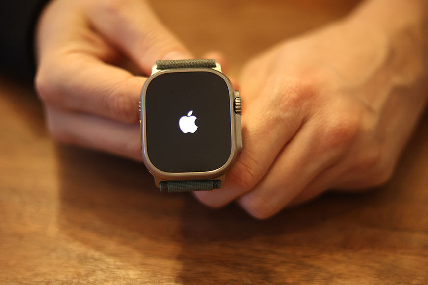 Можно ли заряжать apple watch от розетки