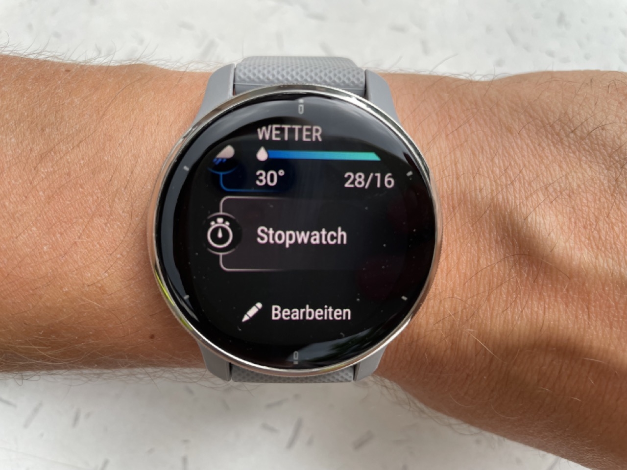 Вы видите приложение "Секундомер" на Garmin Venu 2 Plus.