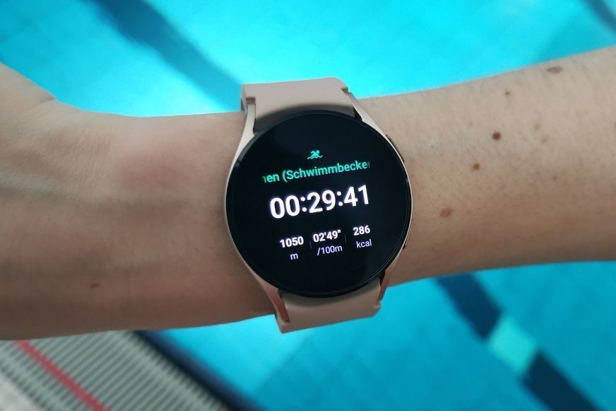 6 Best Waterproof Fitness Trackers for Swimming - YourSwimLog.com