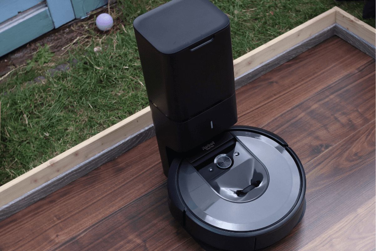 iRobot Roomba i7+ UK Review (2023)